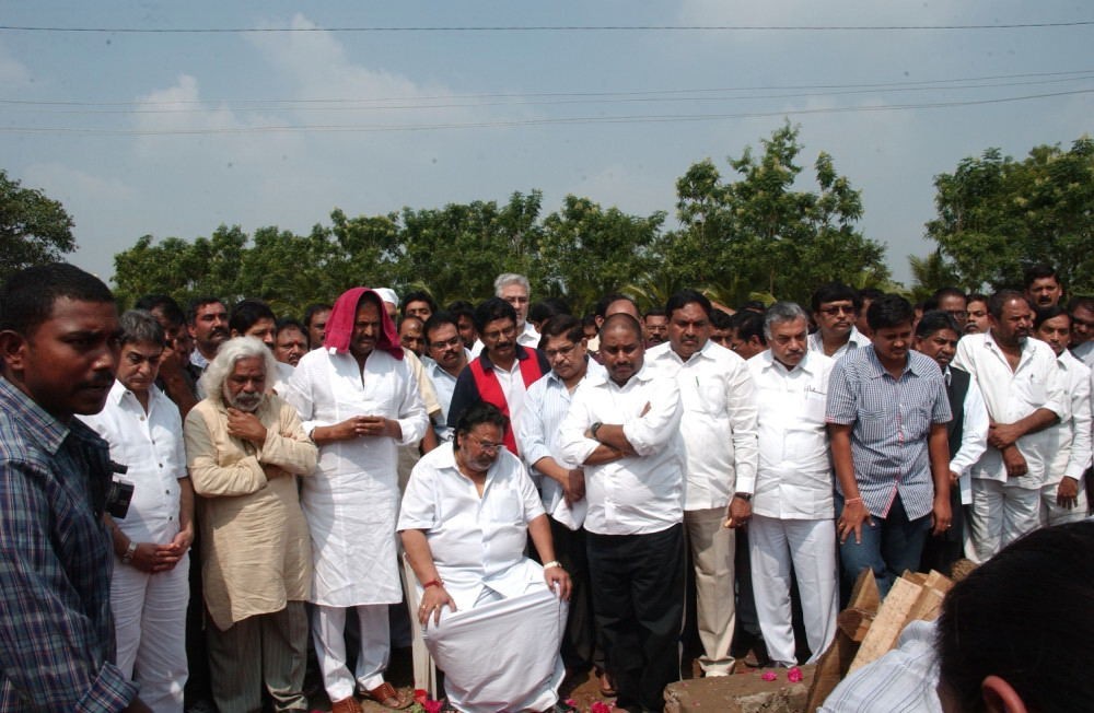 Dasari Padma Funeral Photos - 52 / 61 photos