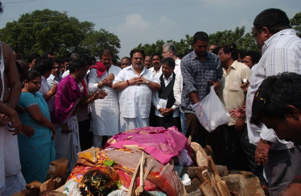 Dasari Padma Funeral Photos - 55 / 61 photos