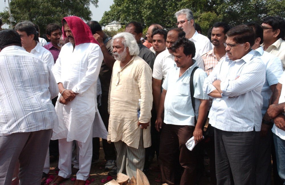 Dasari Padma Funeral Photos - 56 / 61 photos