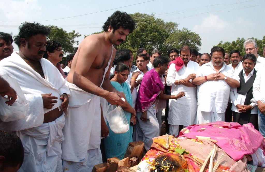 Dasari Padma Funeral Photos - 57 / 61 photos