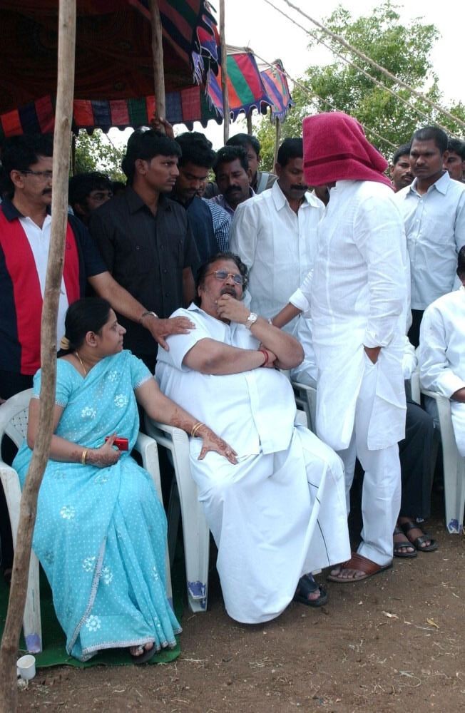 Dasari Padma Funeral Photos - 60 / 61 photos