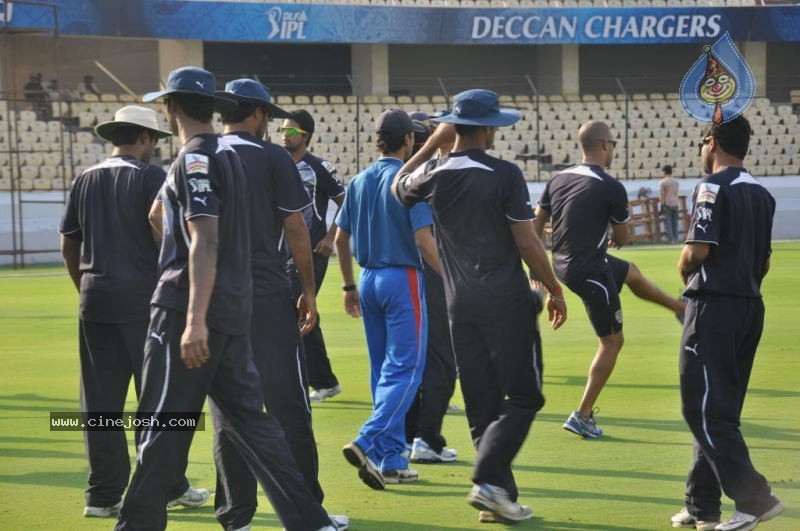 Deccan Chargers Practicing Photos - 10 / 100 photos