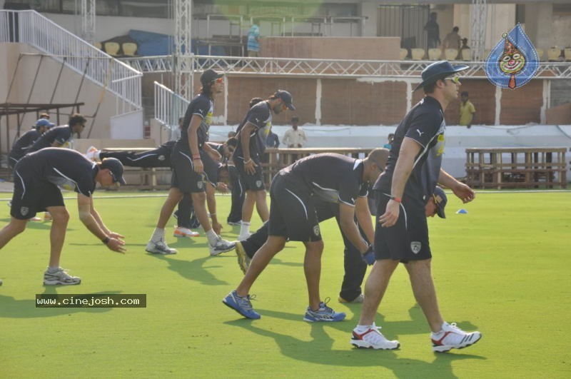Deccan Chargers Practicing Photos - 54 / 100 photos