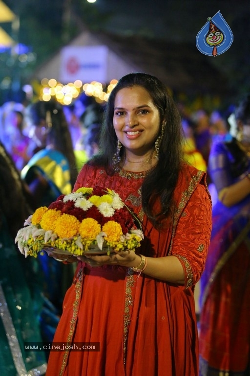 Deepthi Mamidi Organised Bathukamma Celebrations at Madhapur - 4 / 38 photos