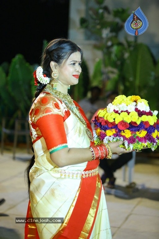 Deepthi Mamidi Organised Bathukamma Celebrations at Madhapur - 10 / 38 photos