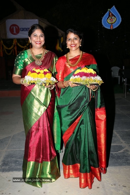 Deepthi Mamidi Organised Bathukamma Celebrations at Madhapur - 29 / 38 photos