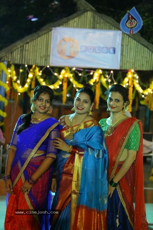 Deepthi Mamidi Organised Bathukamma Celebrations at Madhapur - 32 / 38 photos