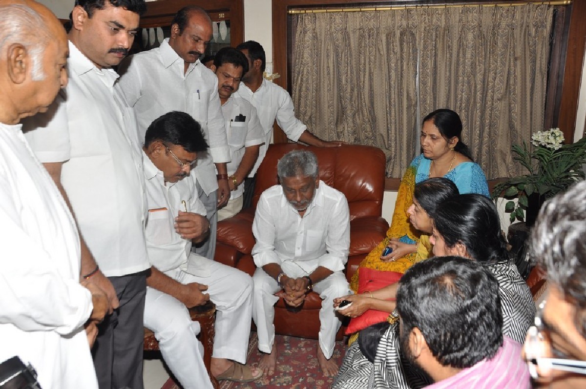 Dharmavarapu Condolences Photos - 96 / 179 photos