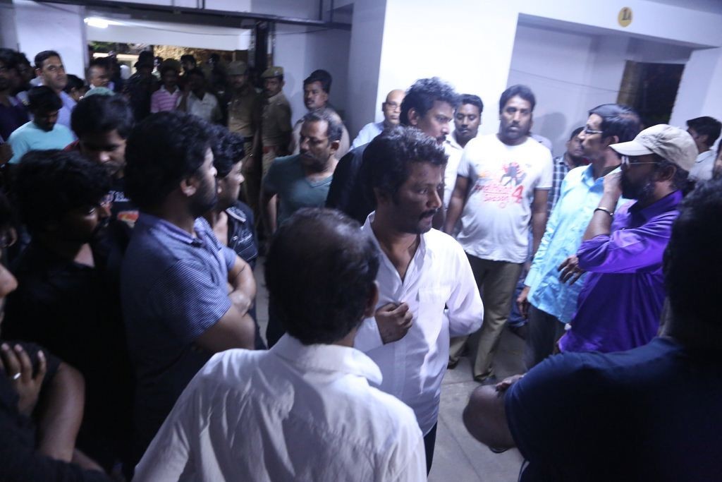 Director K Balachander Condolences Photos - 4 / 81 photos