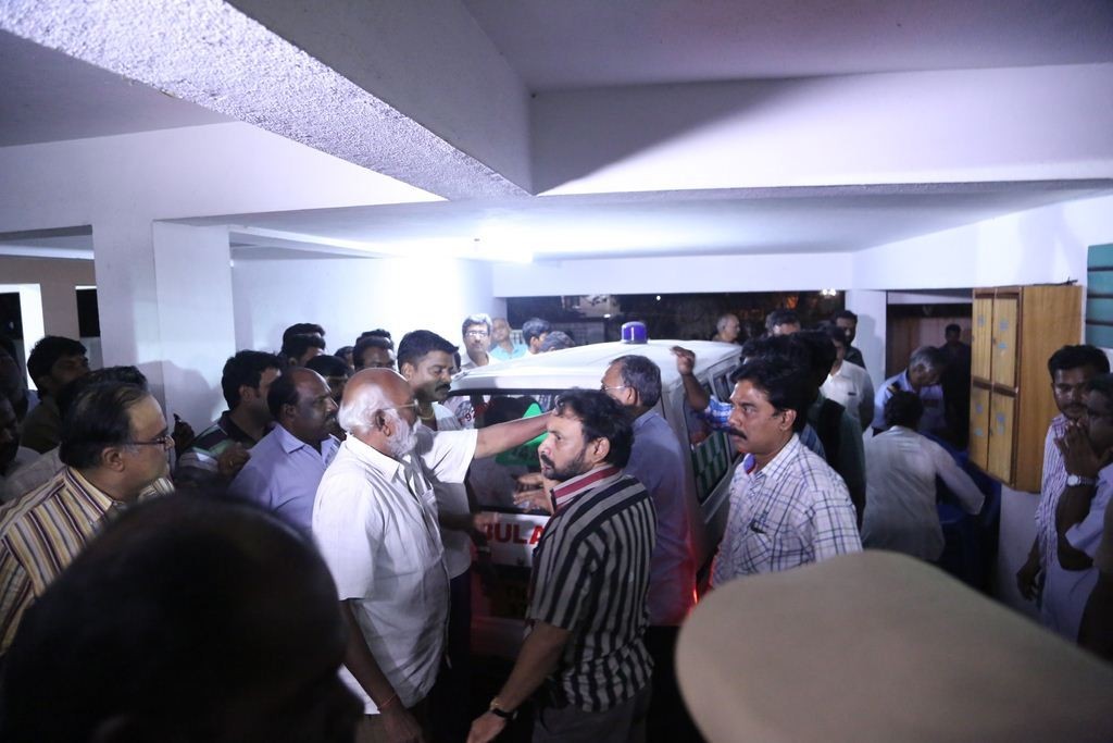 Director K Balachander Condolences Photos - 17 / 81 photos