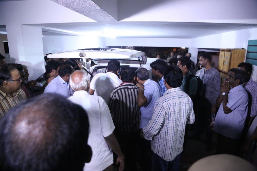 Director K Balachander Condolences Photos - 35 / 81 photos