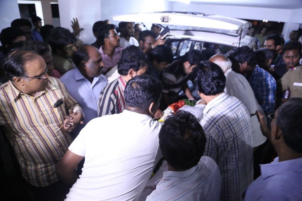 Director K Balachander Condolences Photos - 49 / 81 photos