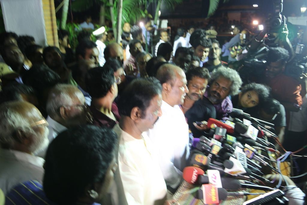 Director K Balachander Condolences Photos - 56 / 81 photos