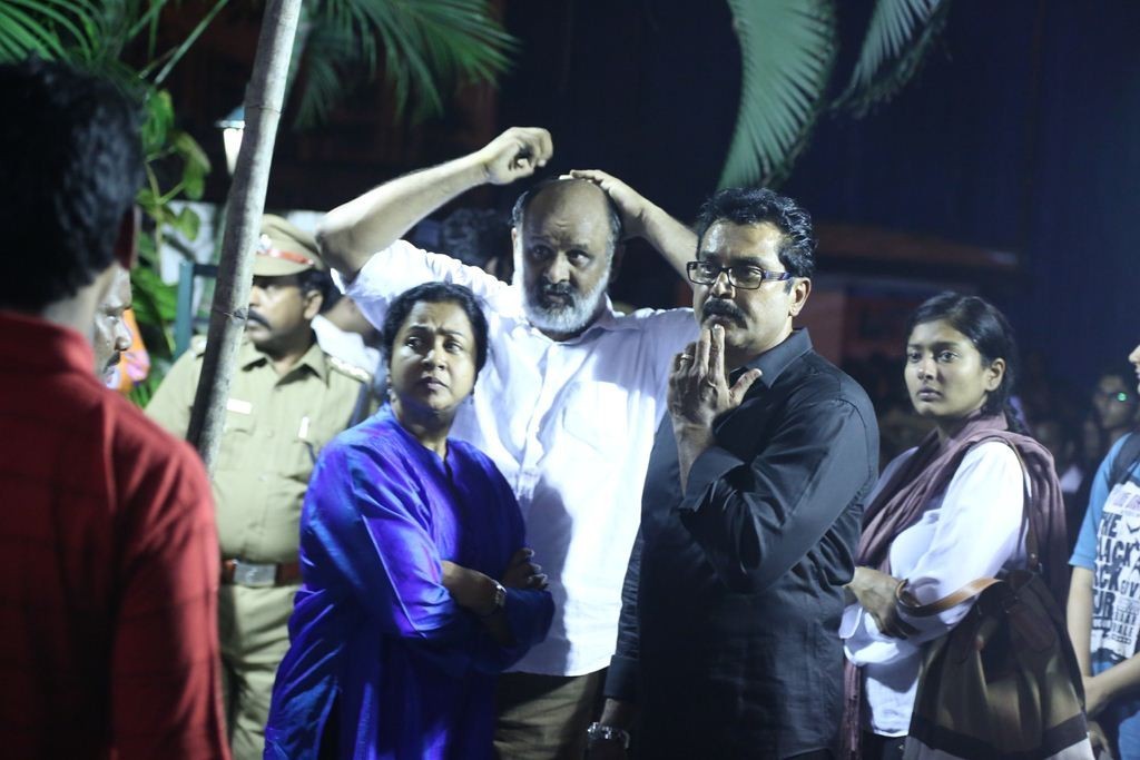 Director K Balachander Condolences Photos - 65 / 81 photos