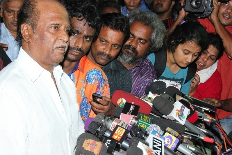 Director K Balachander Condolences Photos - 67 / 81 photos