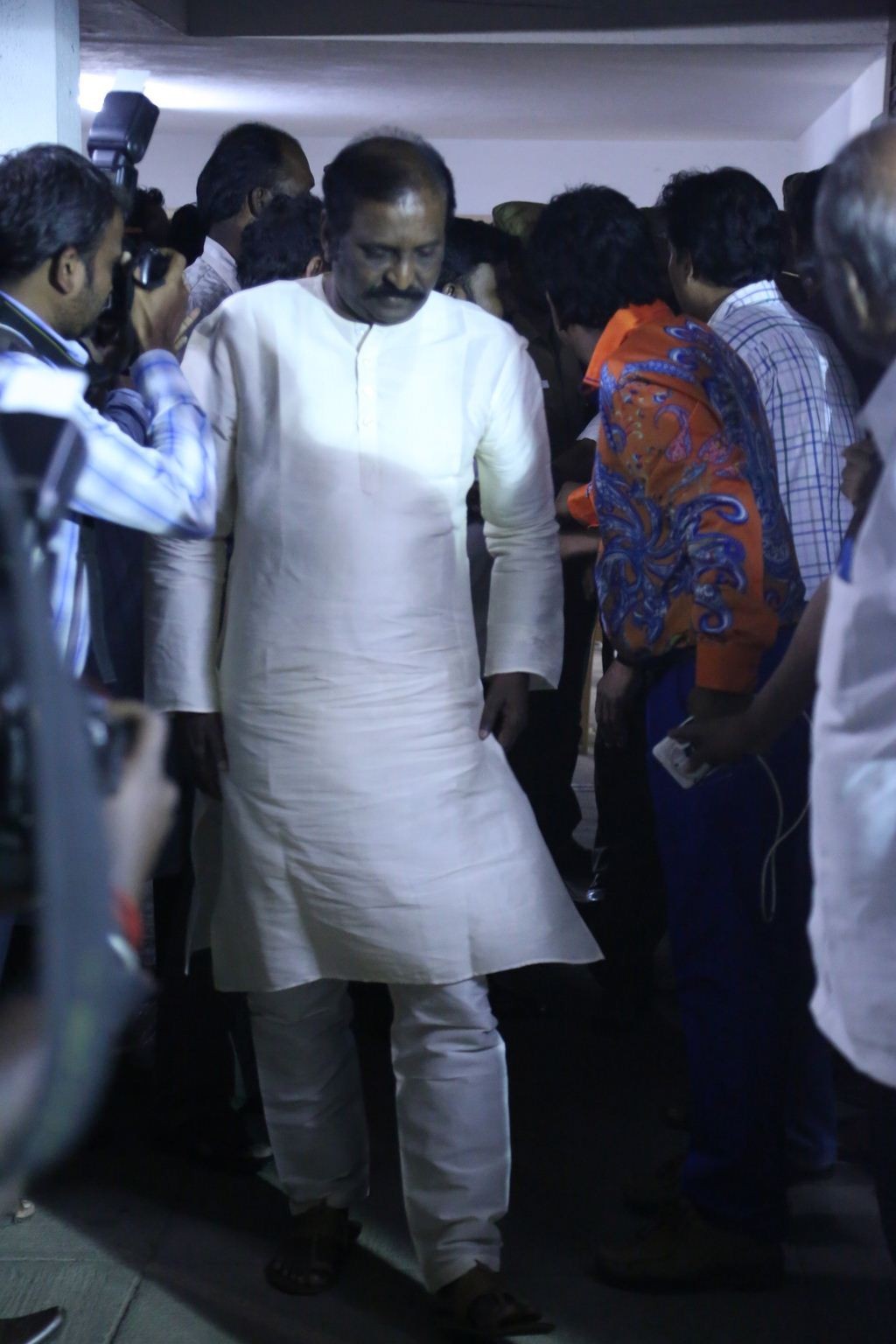 Director K Balachander Condolences Photos - 69 / 81 photos