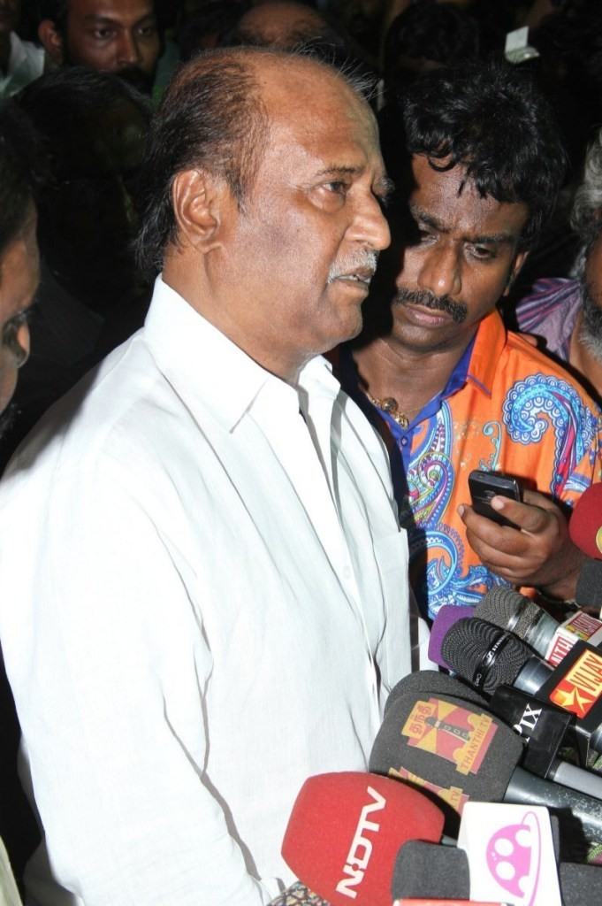 Director K Balachander Condolences Photos - 74 / 81 photos