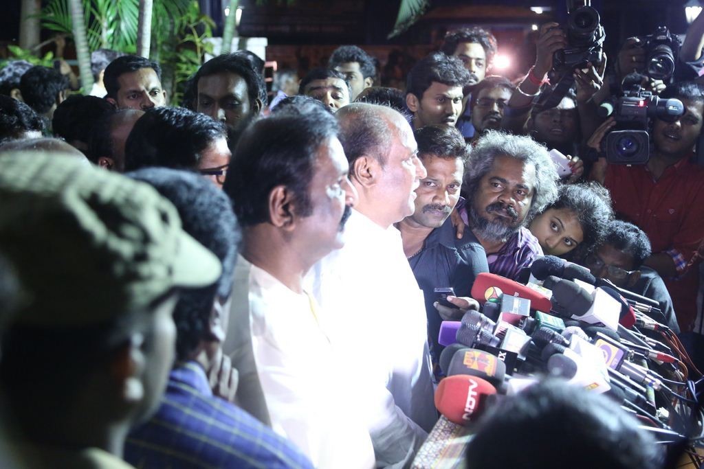 Director K Balachander Condolences Photos - 76 / 81 photos
