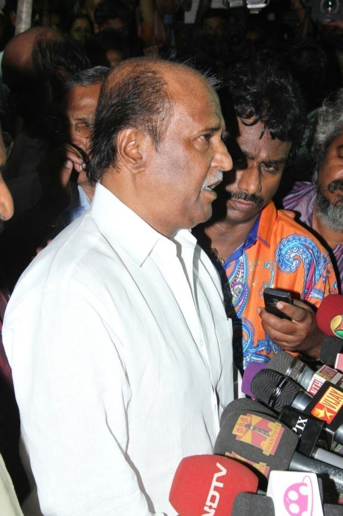 Director K Balachander Condolences Photos - 77 / 81 photos