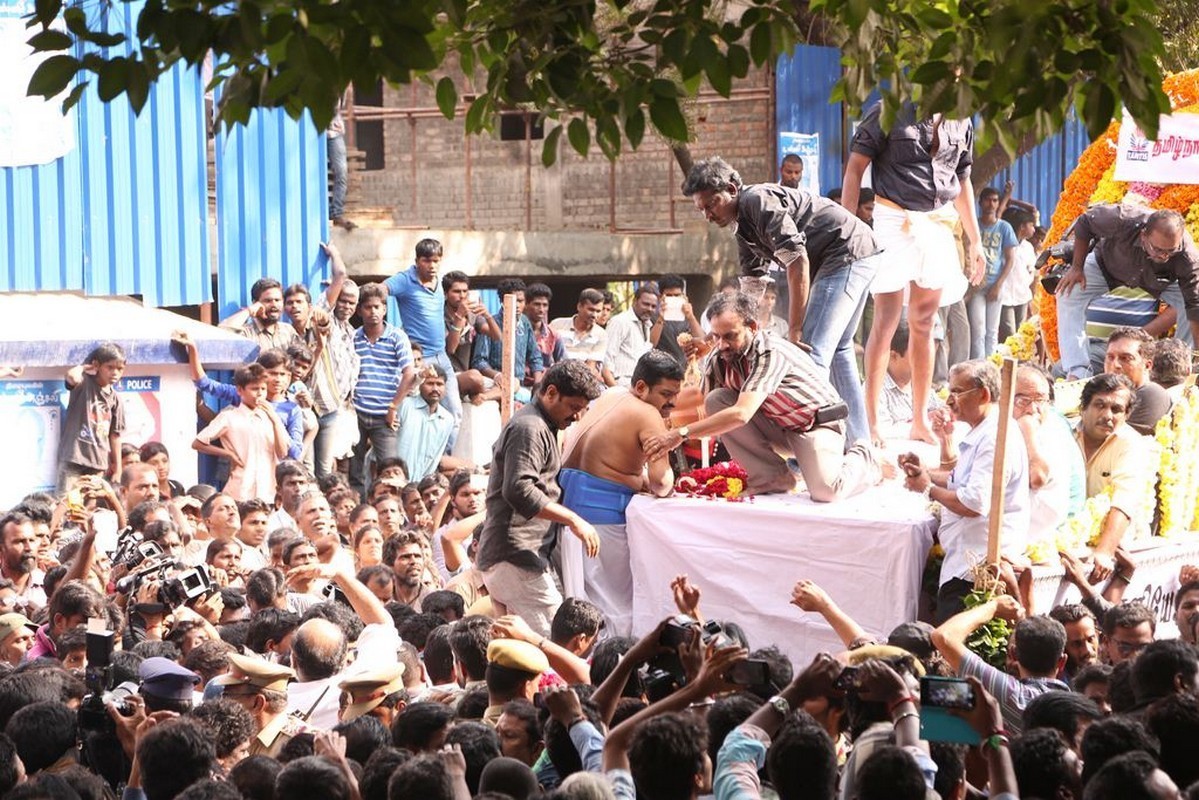 Director K Balachander Condolences Photos - 33 / 255 photos