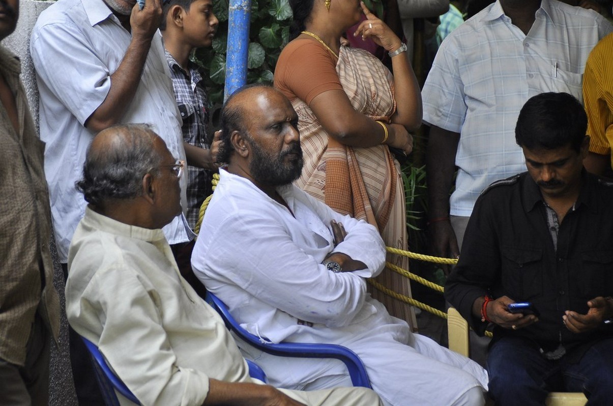 Director K Balachander Condolences Photos - 49 / 255 photos