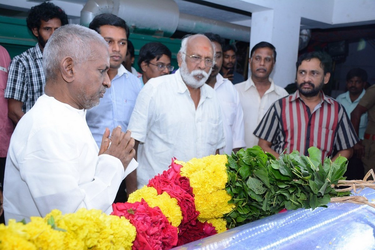 Director K Balachander Condolences Photos - 112 / 255 photos