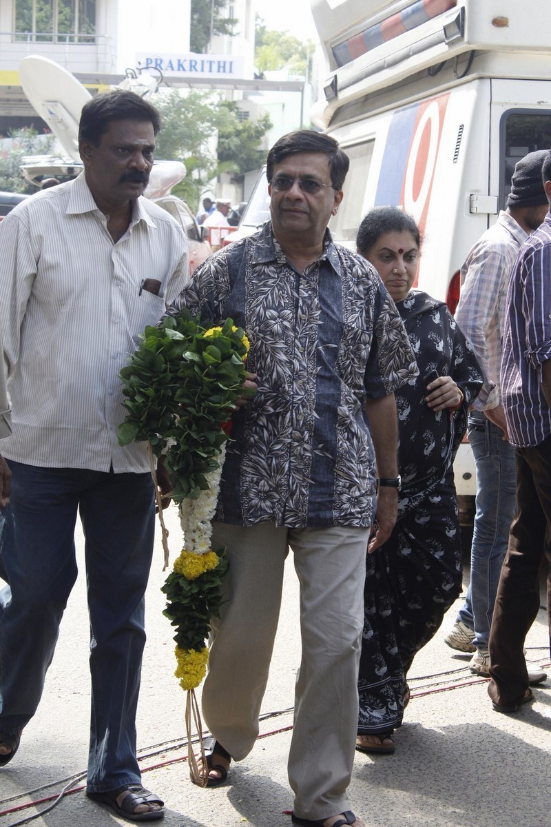 Director K Balachander Condolences Photos - 113 / 255 photos