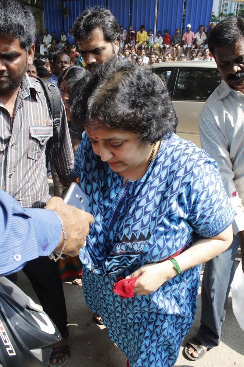 Director K Balachander Condolences Photos - 122 / 255 photos