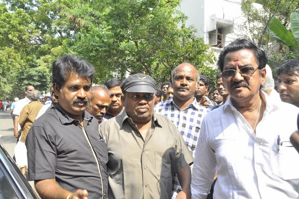 Director K Balachander Condolences Photos - 125 / 255 photos