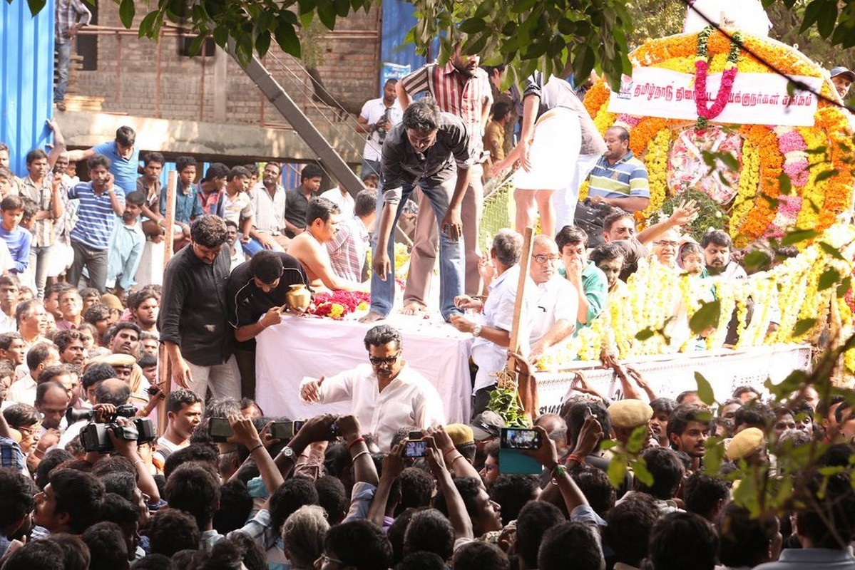Director K Balachander Condolences Photos - 139 / 255 photos