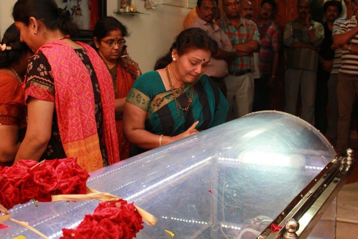 Director K Balachander Condolences Photos - 147 / 255 photos