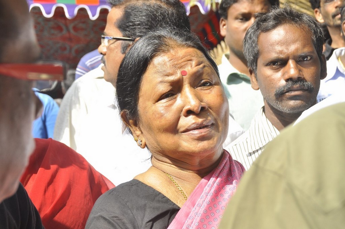 Director K Balachander Condolences Photos - 148 / 255 photos