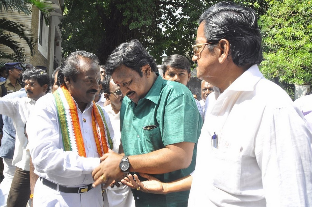Director K Balachander Condolences Photos - 149 / 255 photos