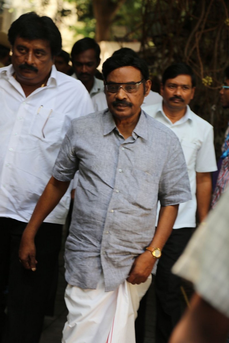 Director K Balachander Condolences Photos - 161 / 255 photos