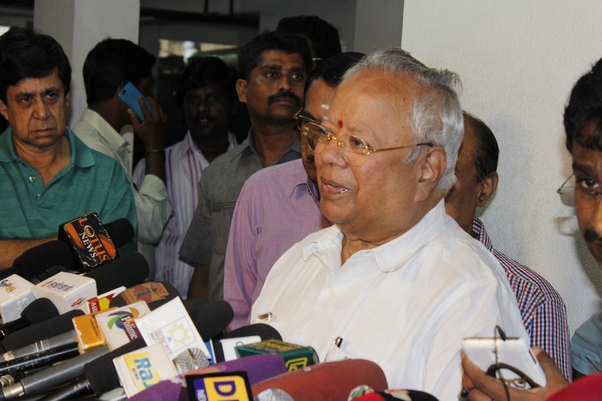 Director K Balachander Condolences Photos - 167 / 255 photos