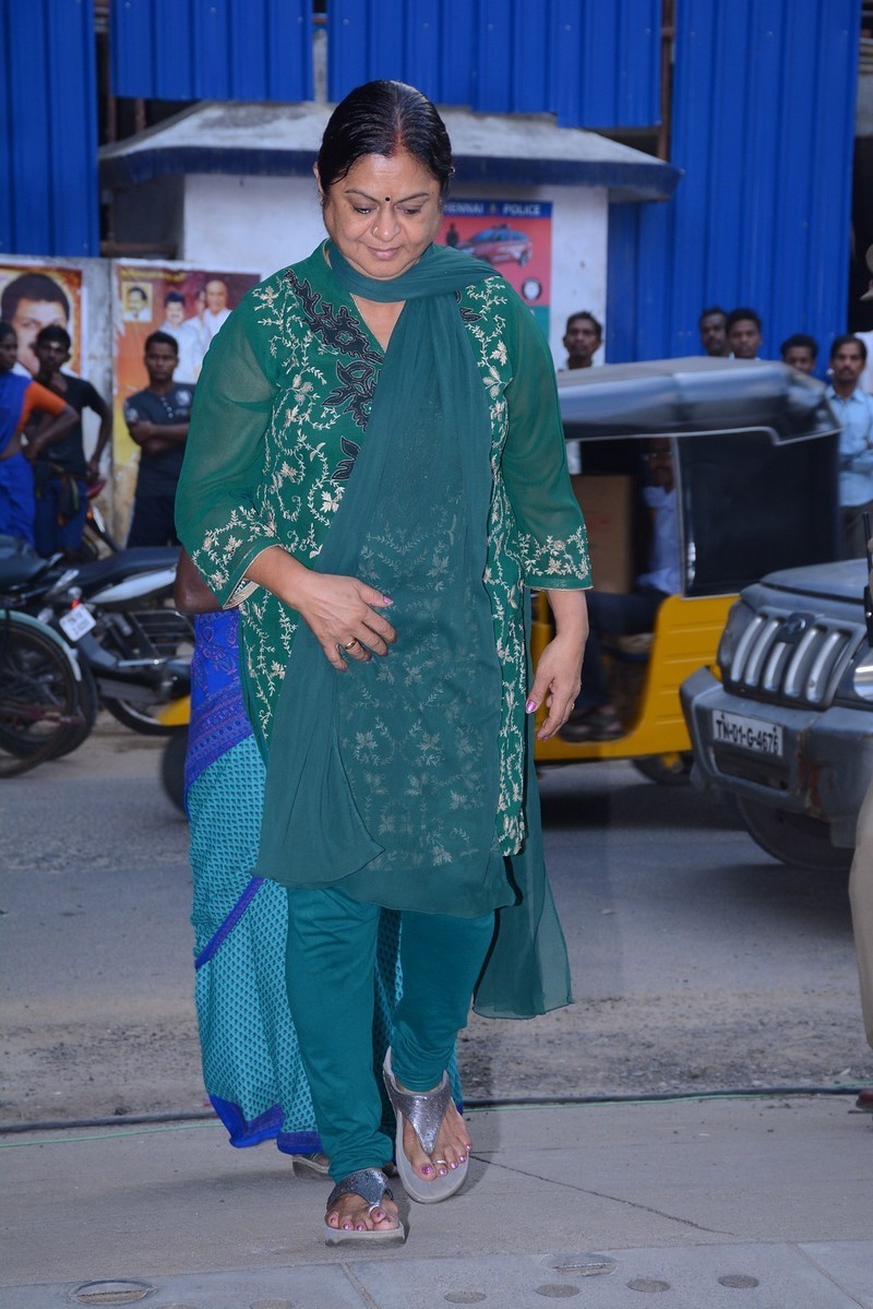 Director K Balachander Condolences Photos - 179 / 255 photos