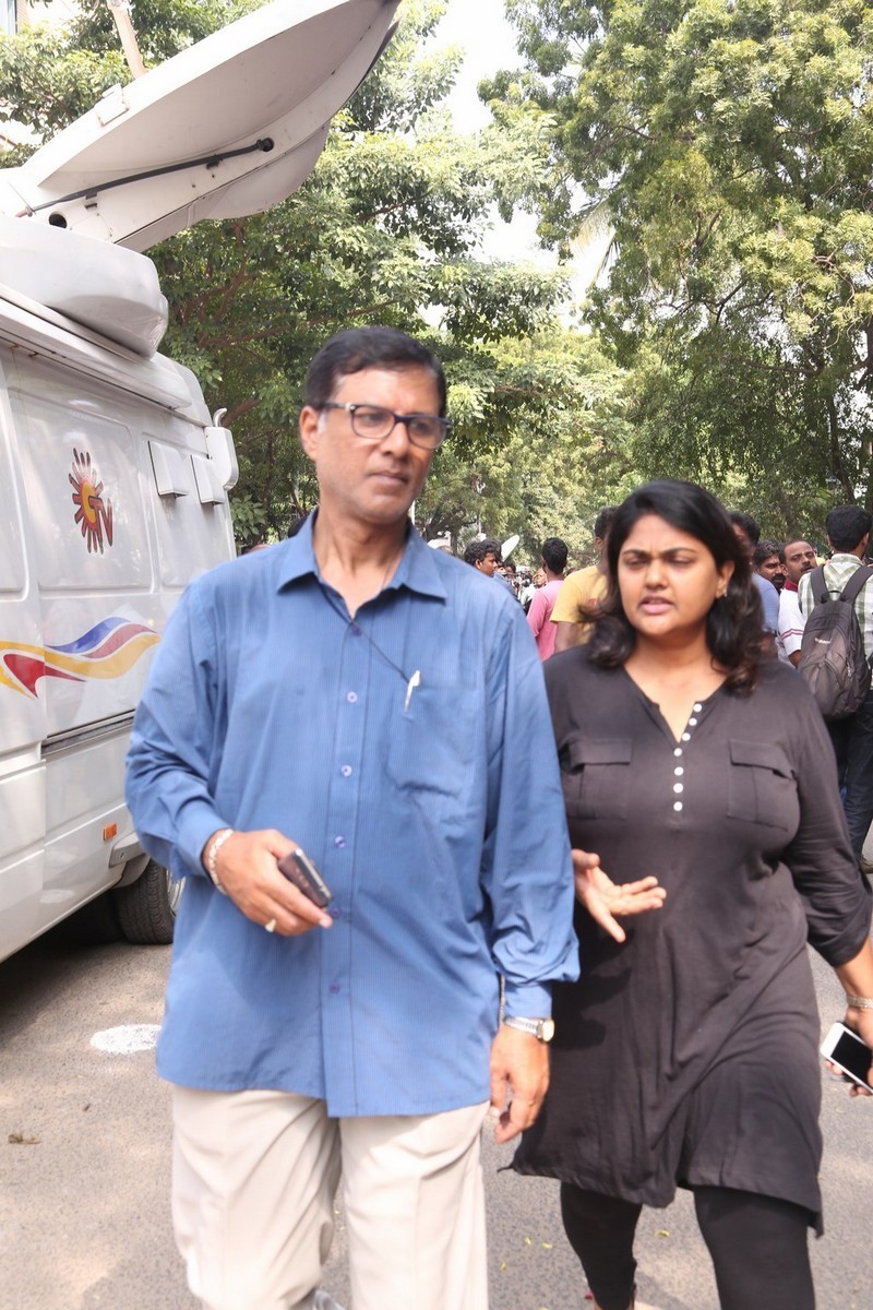 Director K Balachander Condolences Photos - 180 / 255 photos