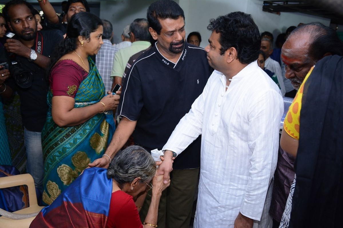 Director K Balachander Condolences Photos - 184 / 255 photos