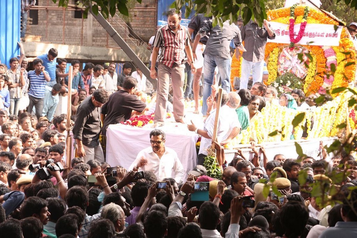 Director K Balachander Condolences Photos - 186 / 255 photos