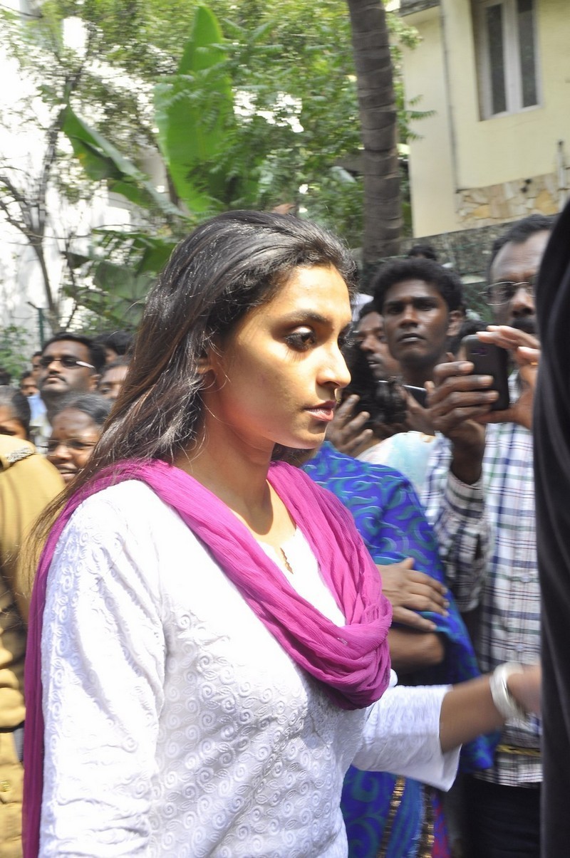 Director K Balachander Condolences Photos - 202 / 255 photos