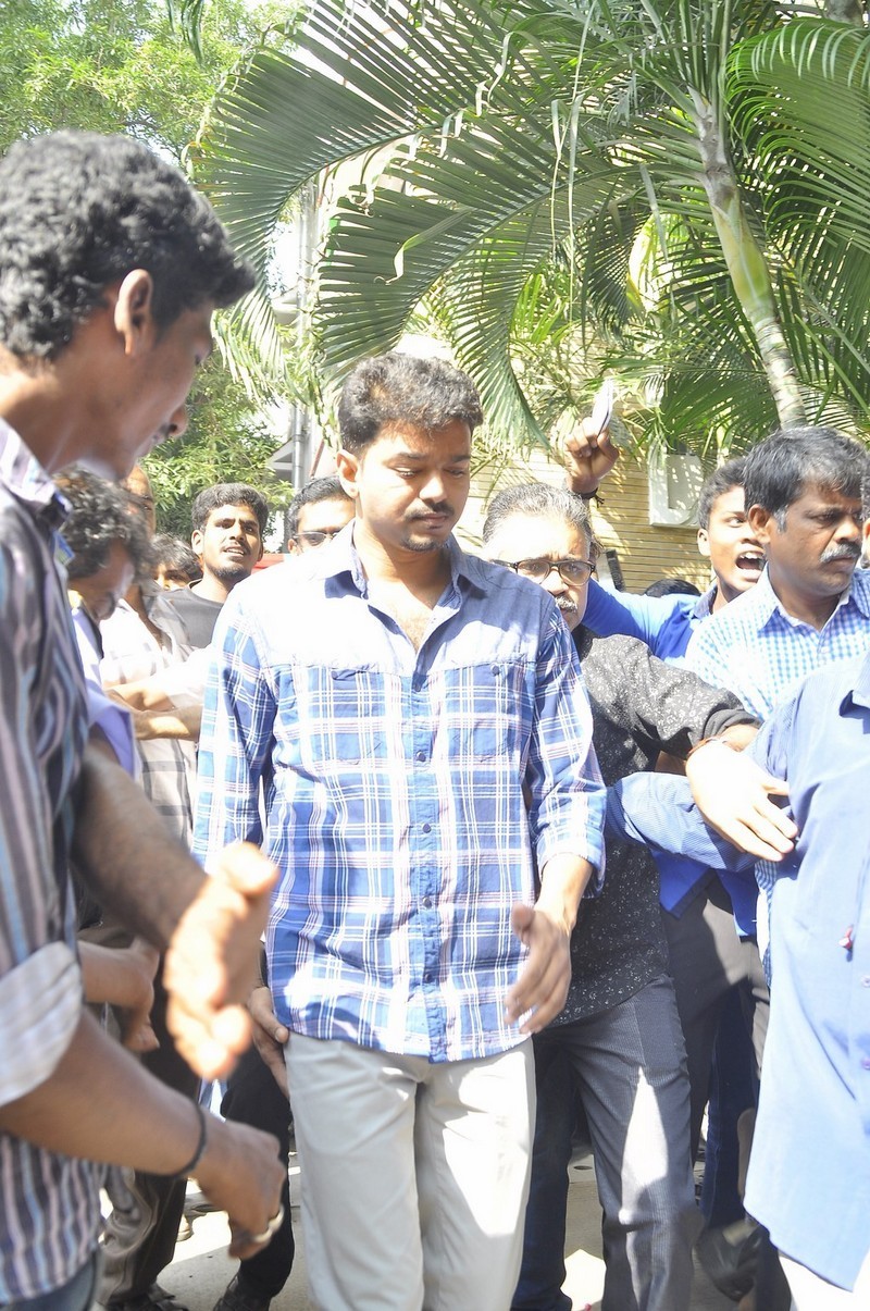 Director K Balachander Condolences Photos - 203 / 255 photos
