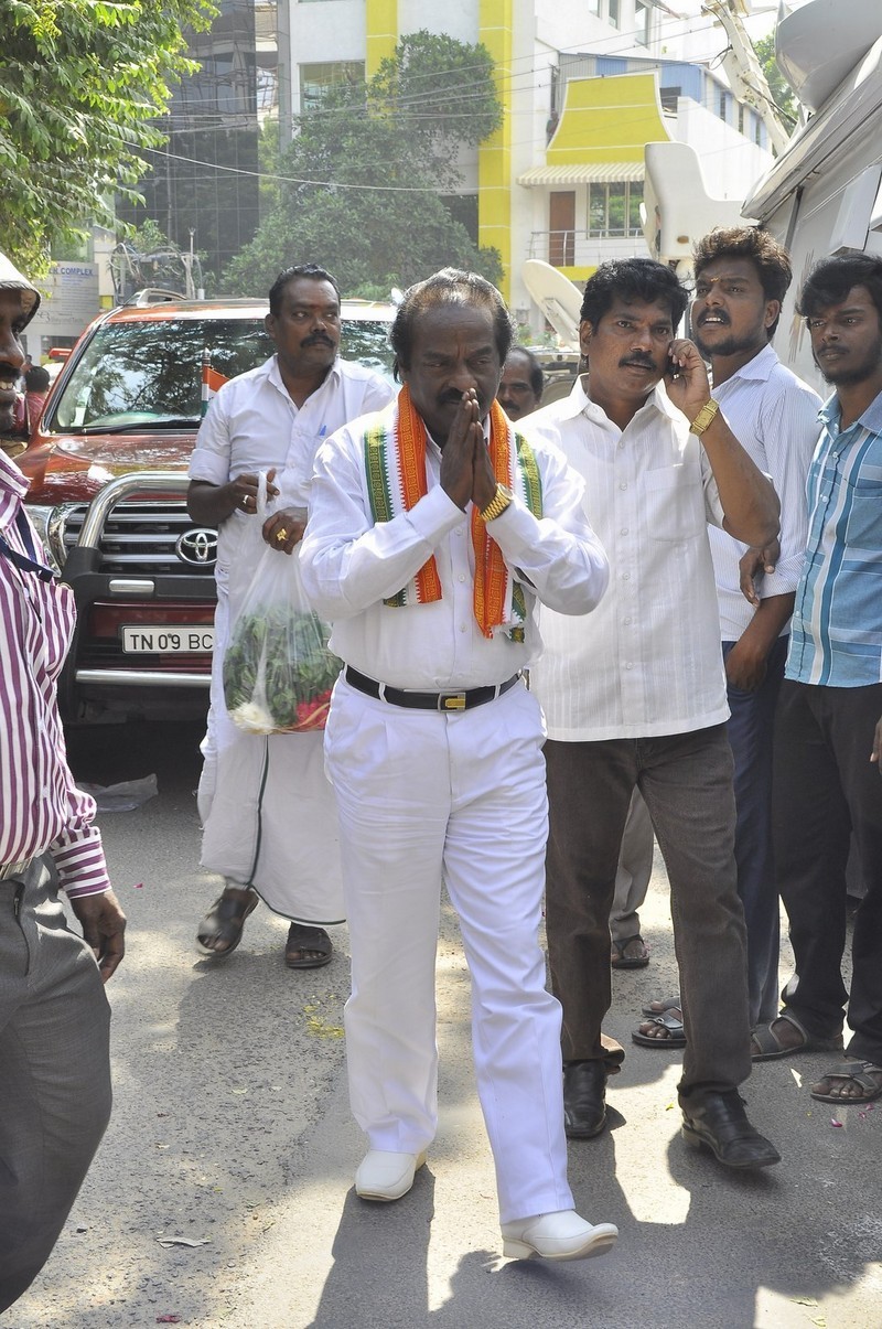 Director K Balachander Condolences Photos - 222 / 255 photos