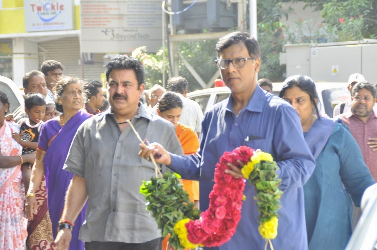 Director K Balachander Condolences Photos - 227 / 255 photos
