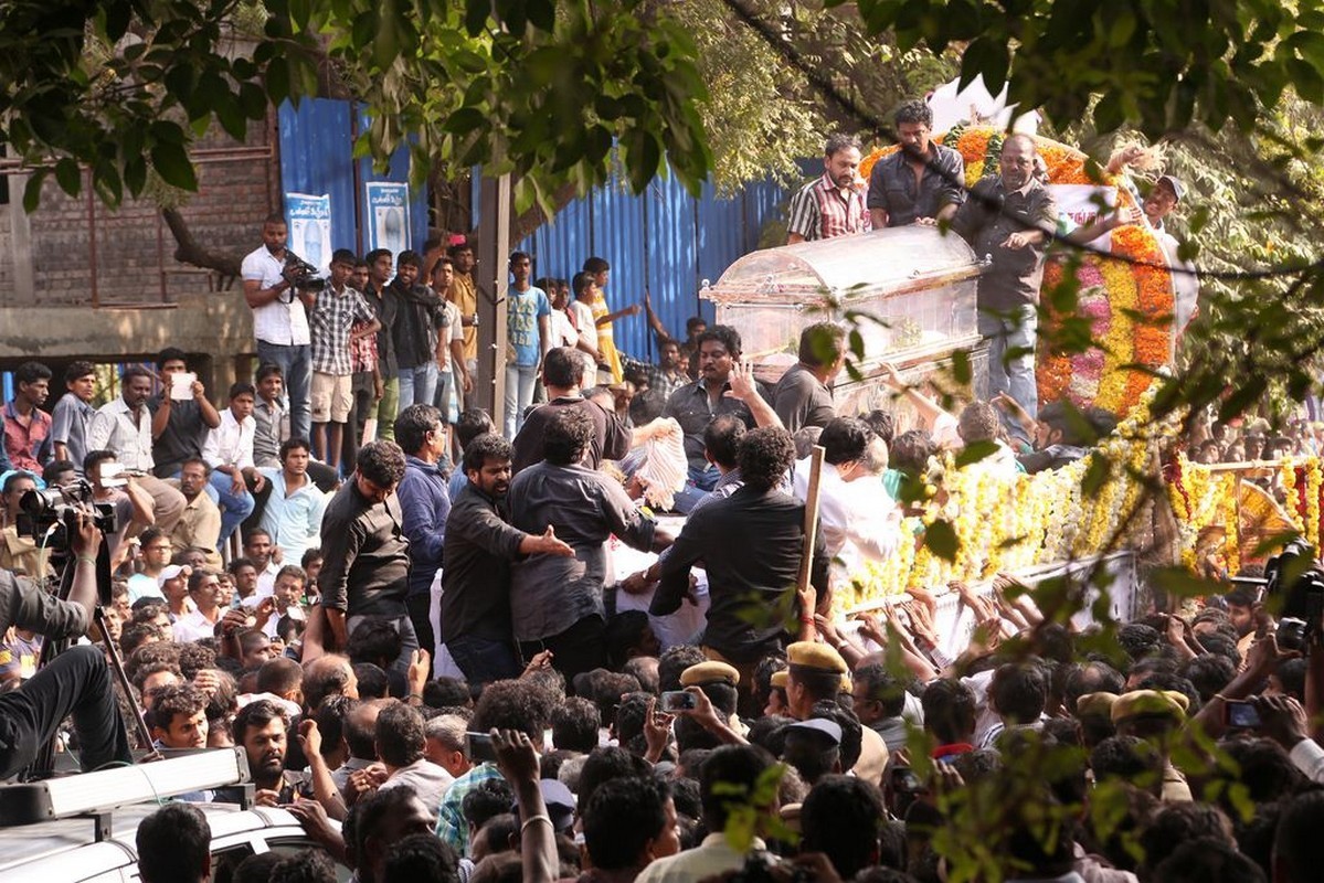 Director K Balachander Condolences Photos - 232 / 255 photos