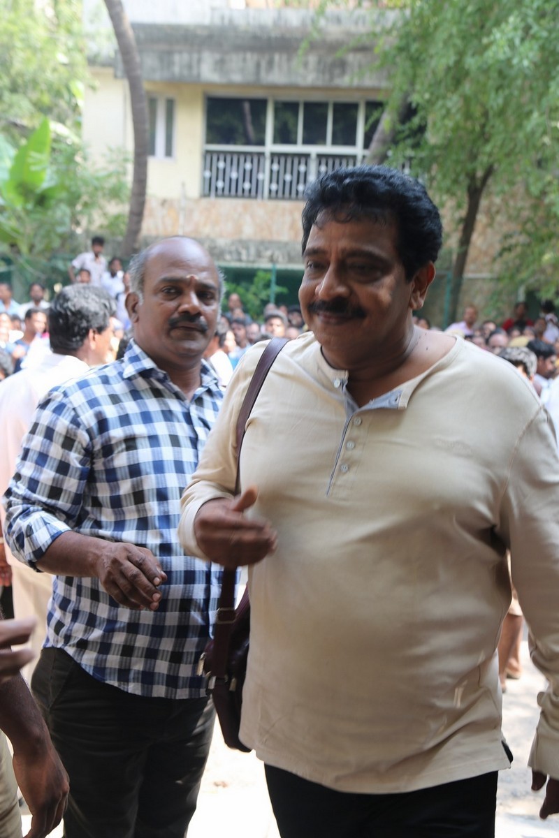 Director K Balachander Condolences Photos - 236 / 255 photos