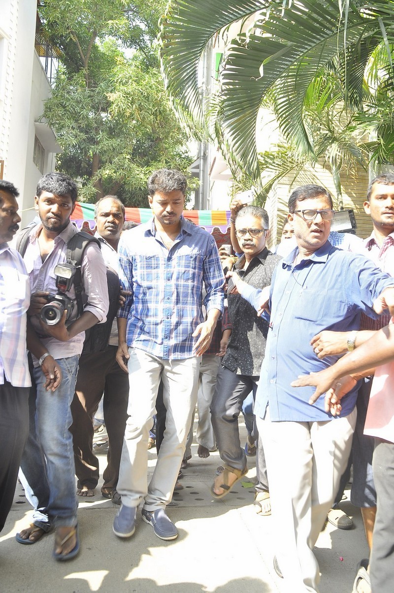 Director K Balachander Condolences Photos - 248 / 255 photos