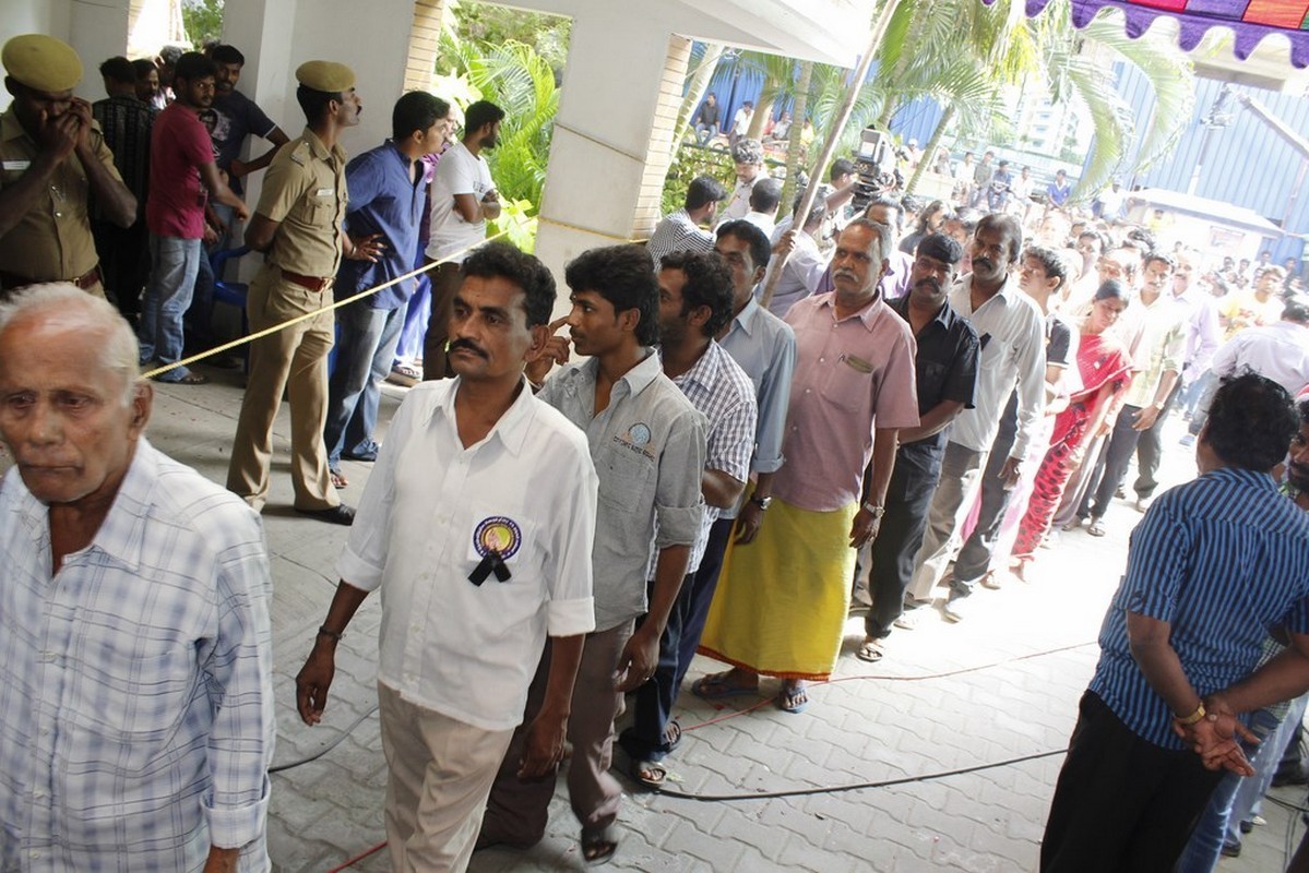 Director K Balachander Condolences Photos - 249 / 255 photos
