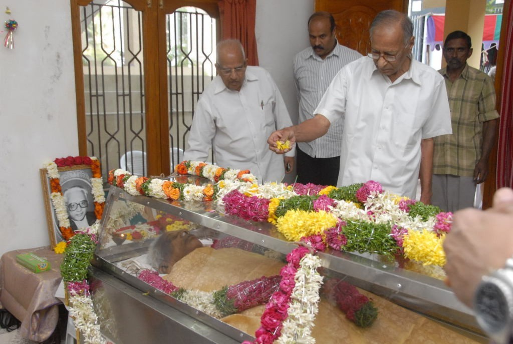 V Madhusudhana Rao Condolences Photos - 33 / 49 photos