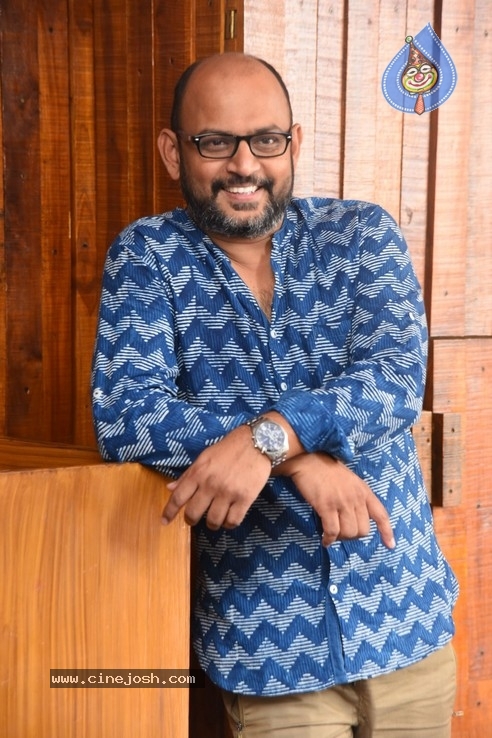 Director VI Anand Pics - 14 / 21 photos