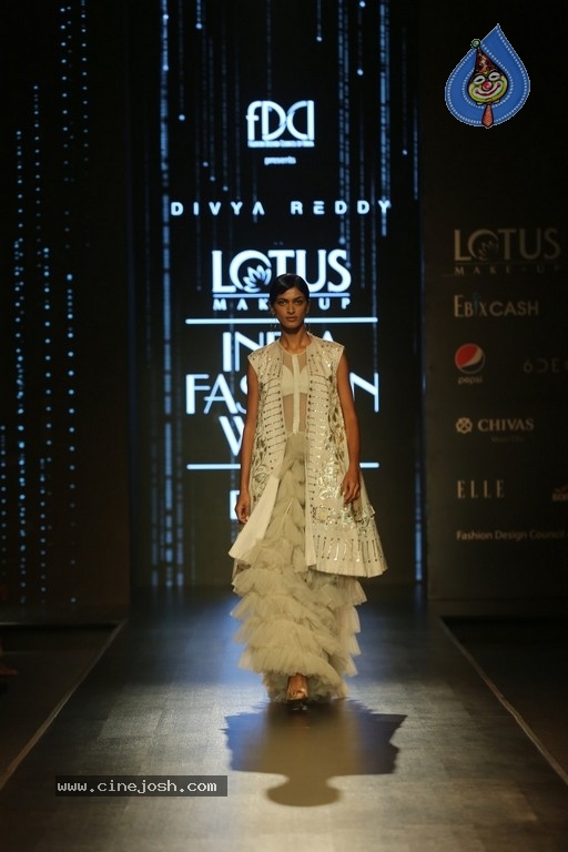 Divya Reddy Showcase at India Fashion Week - 3 / 40 photos